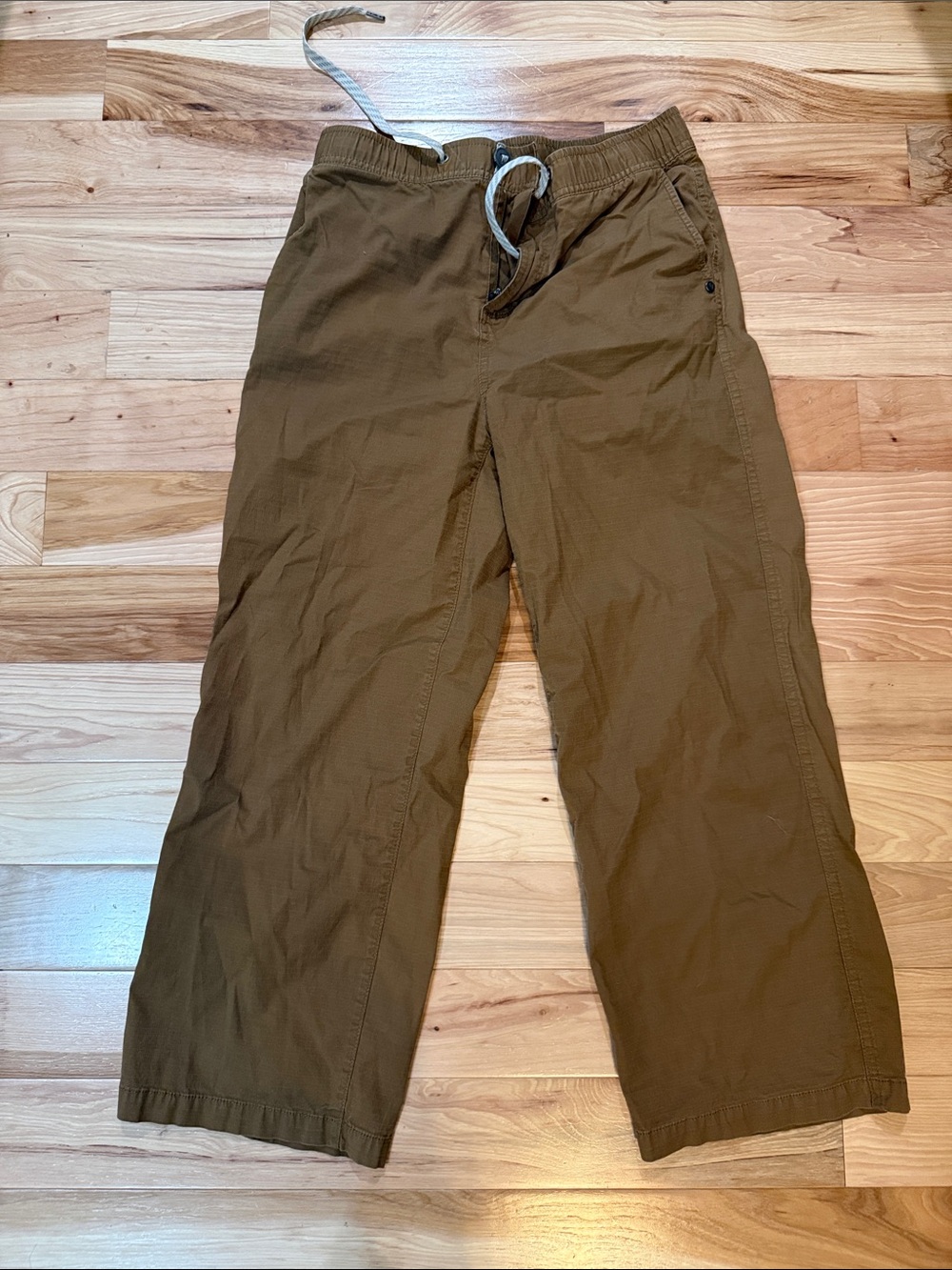 Vuori Ripstop Wide-Leg Drawstring Pants in Olive Brown